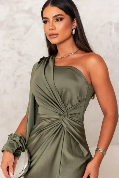 Araceli | Satiniertes Kleid mit einem Ärmel
